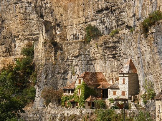 cliff-view-in-cabrerets
